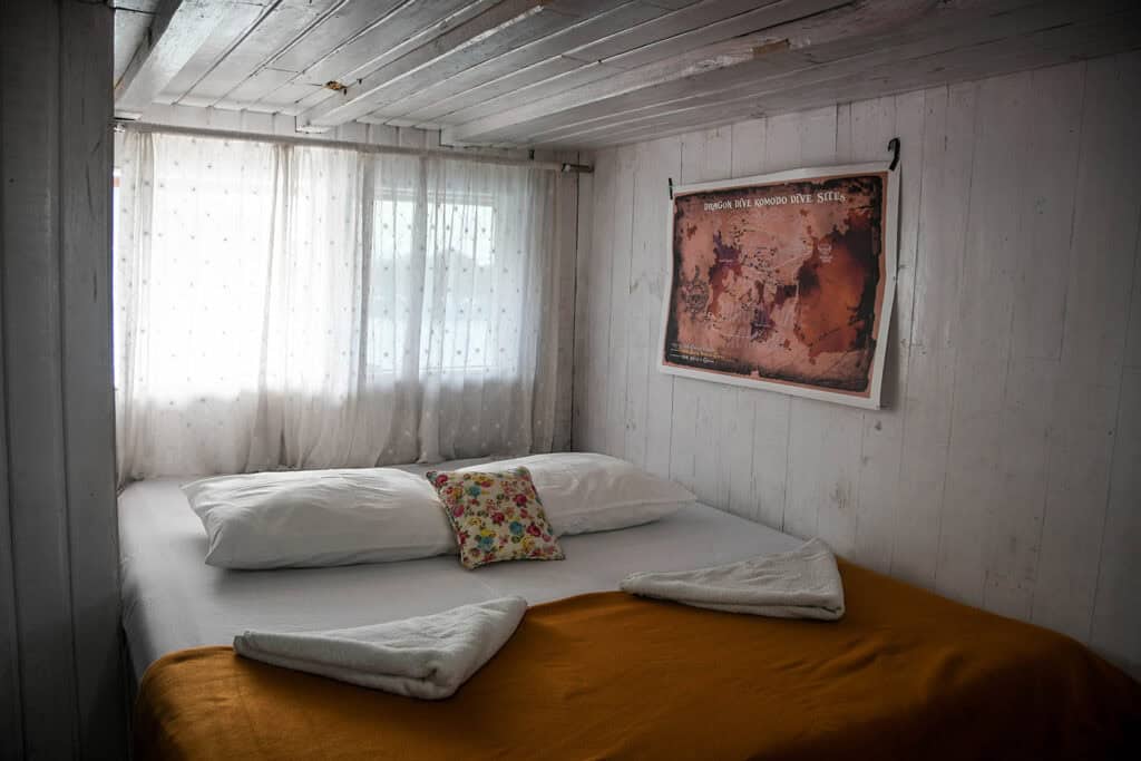 Komodo Liveaboard Indonesia bedroom
