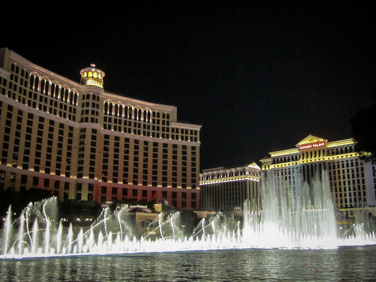 Las Vegas on a Budget: Tips + Cheap Things to Do | Two Wandering Soles