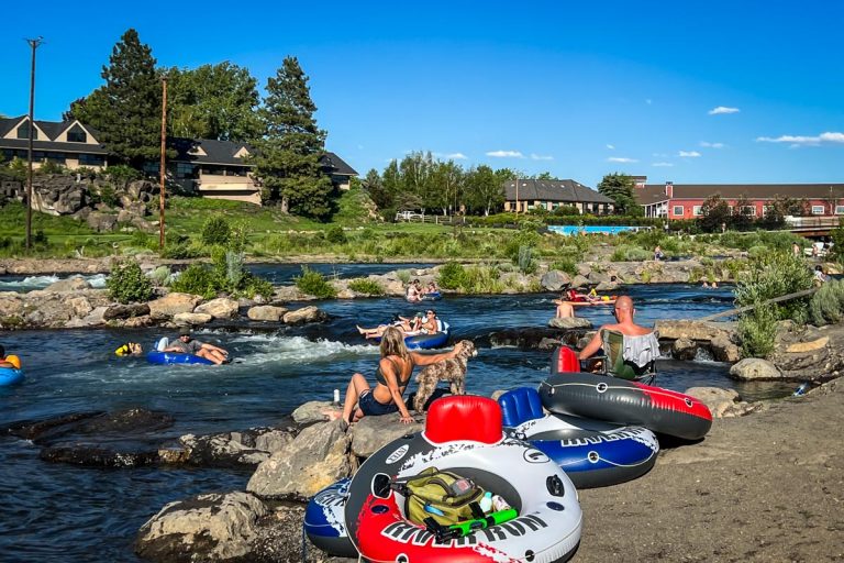 Floating the Deschutes River in Bend, Oregon | Two Wandering Soles