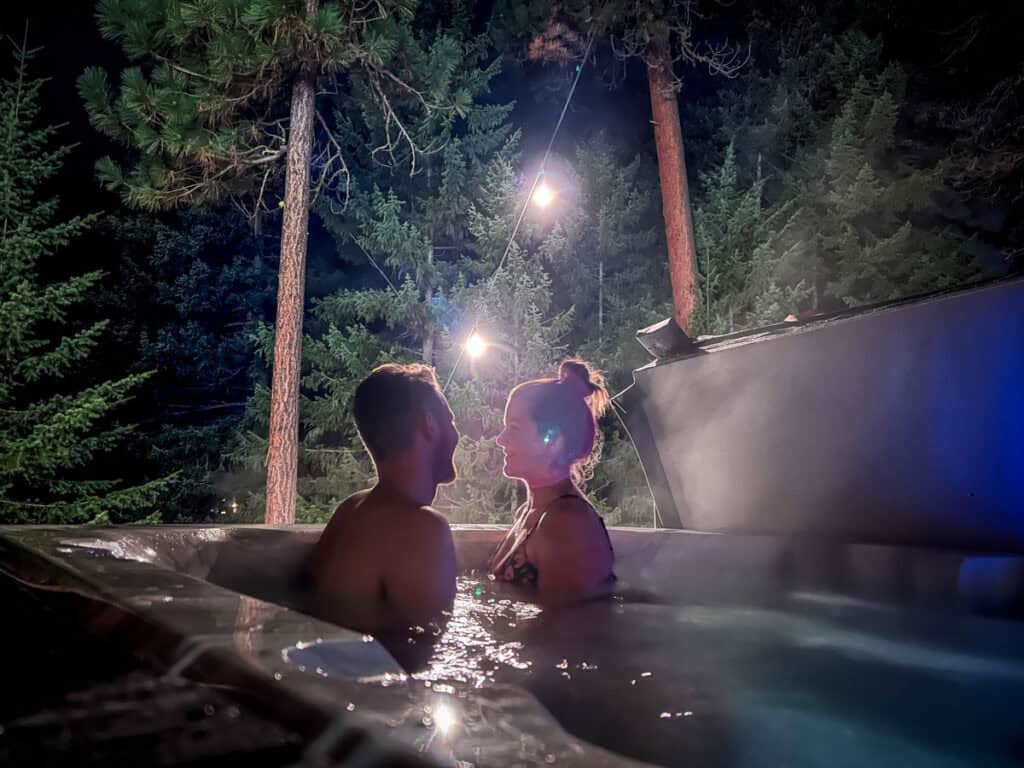 Airbnb hot tub Leavenworth Washington