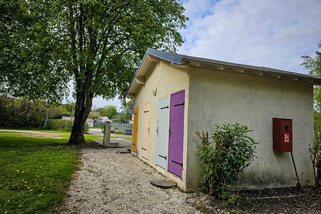 Sanitary house Camping Nohain France (Veerle and Koen)