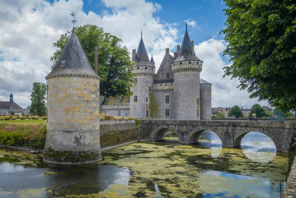 Châteaux de Sully-Sur-Loire, France (Unsplash)