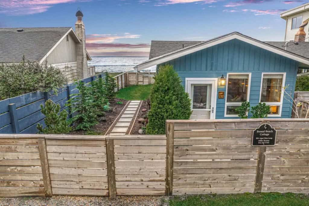 Bonsai Beach Cottage (Airbnb)