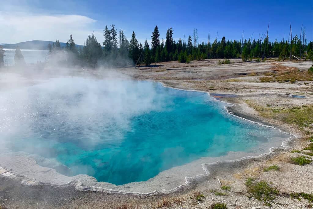 West Thumb Geyser Basin Trail (Lola Barlow)