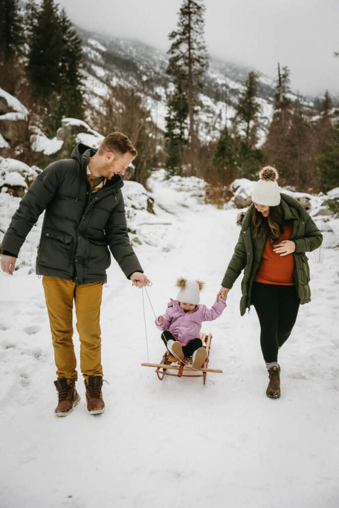 Maternity photo shoot with toddler winter