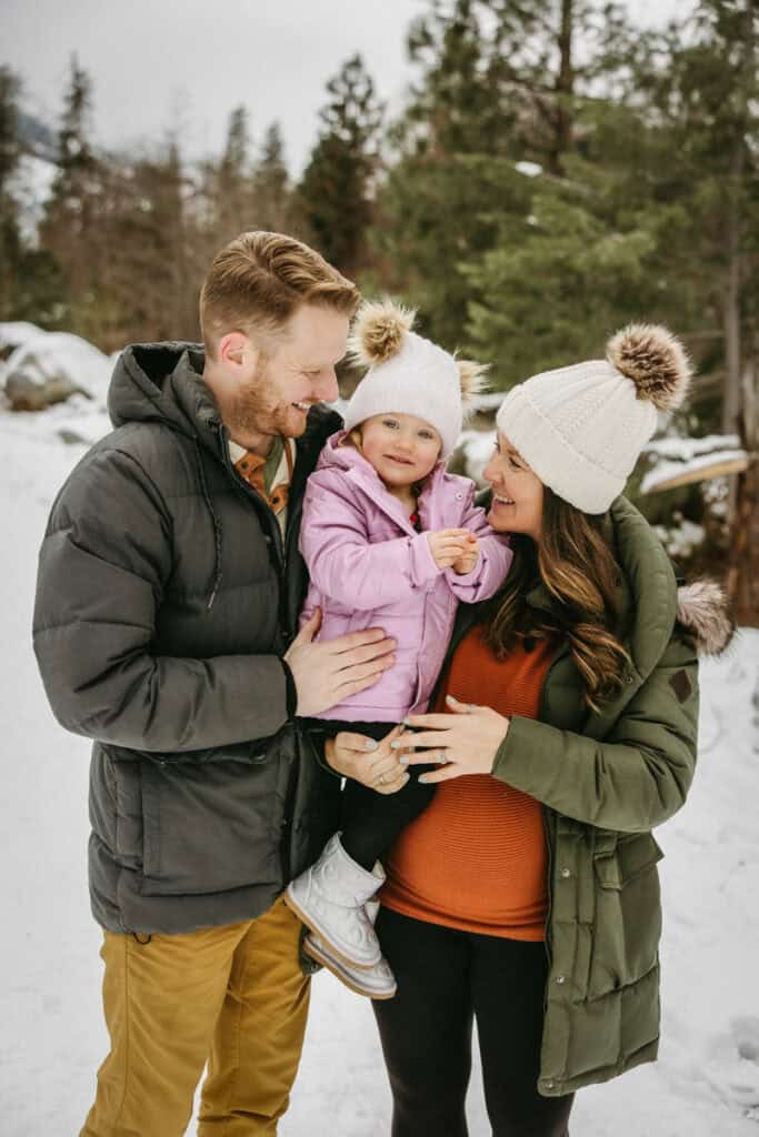 Maternity photo shoot with toddler winter